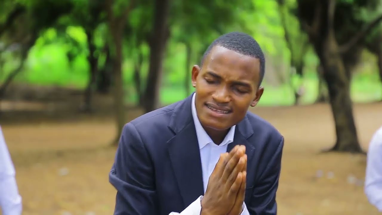 TWAKUABUDU MUNGU WETU By Ezra Kayagambe ( Official Audio Music 🎵