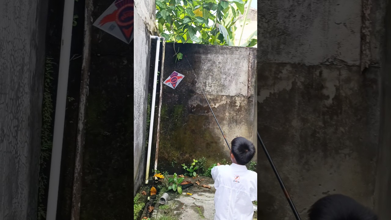 Fathan Dapat Layangan Sukhoi Nyangkut