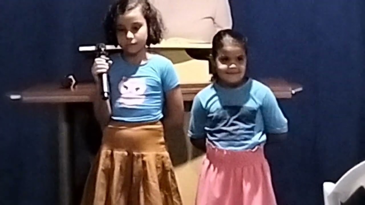 PEQUENA IRMÃ NOÉBIA PEQUENA IRMÃ LÍVIA LOUVANDO AO SENHOR 