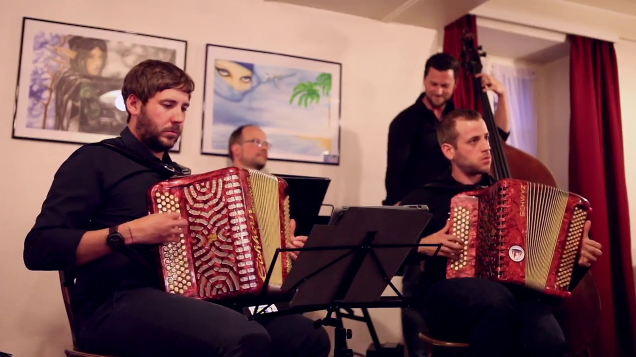 NüüUrchig spielt Tells Tänze