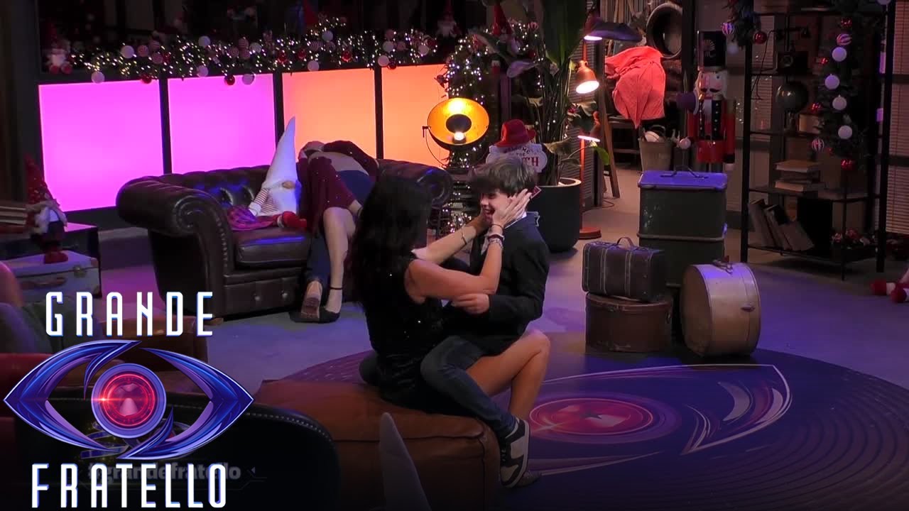 Grande Fratello - Una dolce sorpresa per Amanda Lecciso e Ilaria Galassi