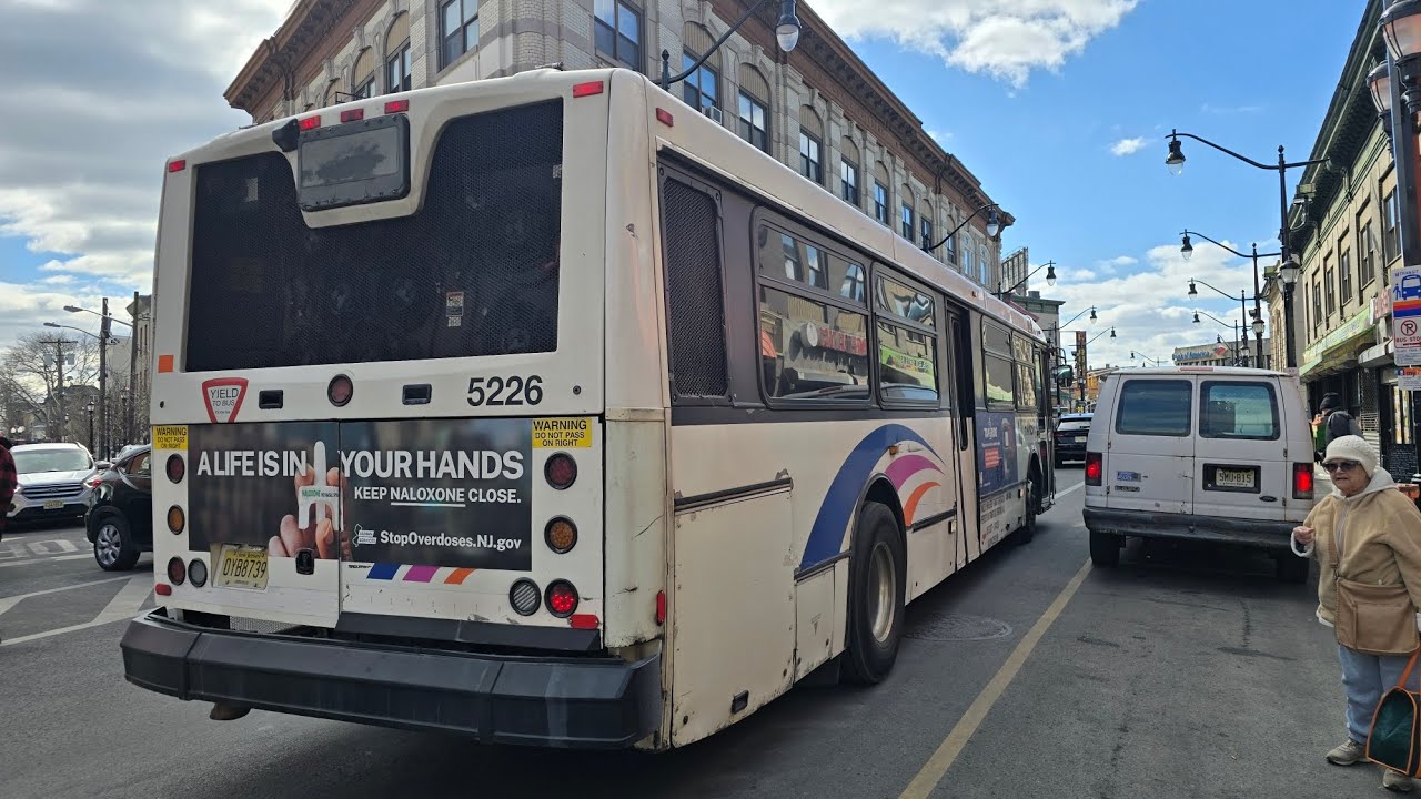 NJ TRANSIT 159 NEW YORK VIA BERGENLINE AV (NABI 40-SFW 5226)