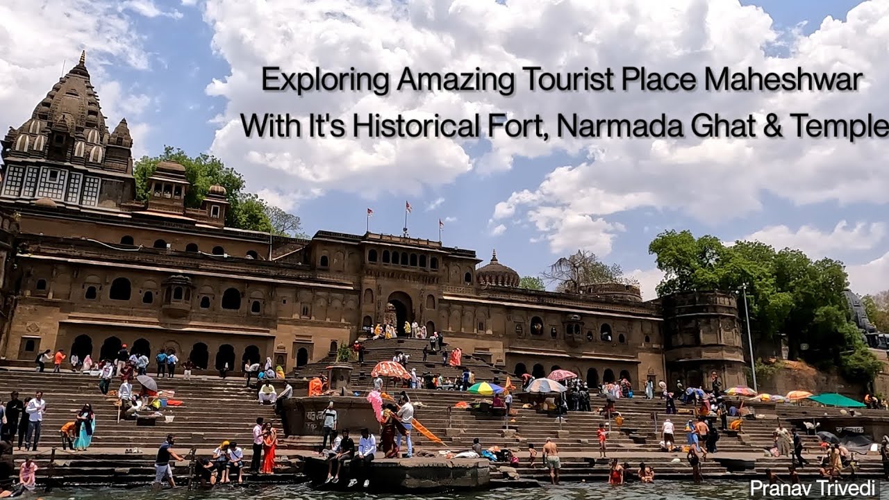 Exploring Amazing Tourist Place Maheshwar With It's Historical Fort Narmada Ghat & Temples |