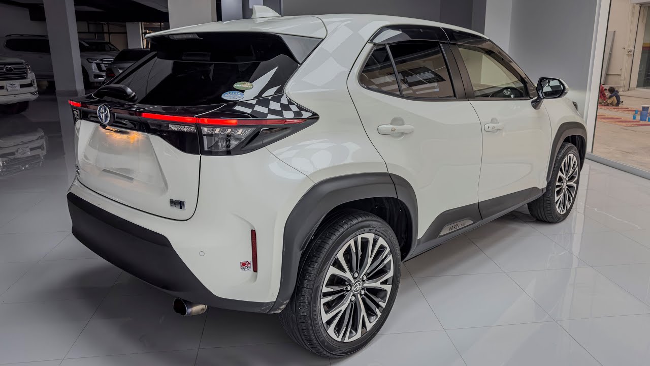 2024 Toyota Yaris Cross Z Hybrid - Interior and Exterior Walkaround