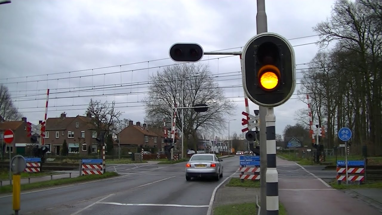 Spoorwegovergang Barneveld Noord // Dutch railroad crossing
