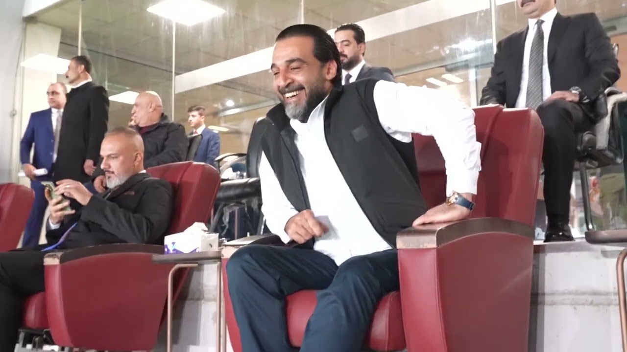 رئيس حزب تقدم يشارك الجماهير الرياضية بمتابعة مباراة نادي الزوراء والنفط على ملعب الزوراء