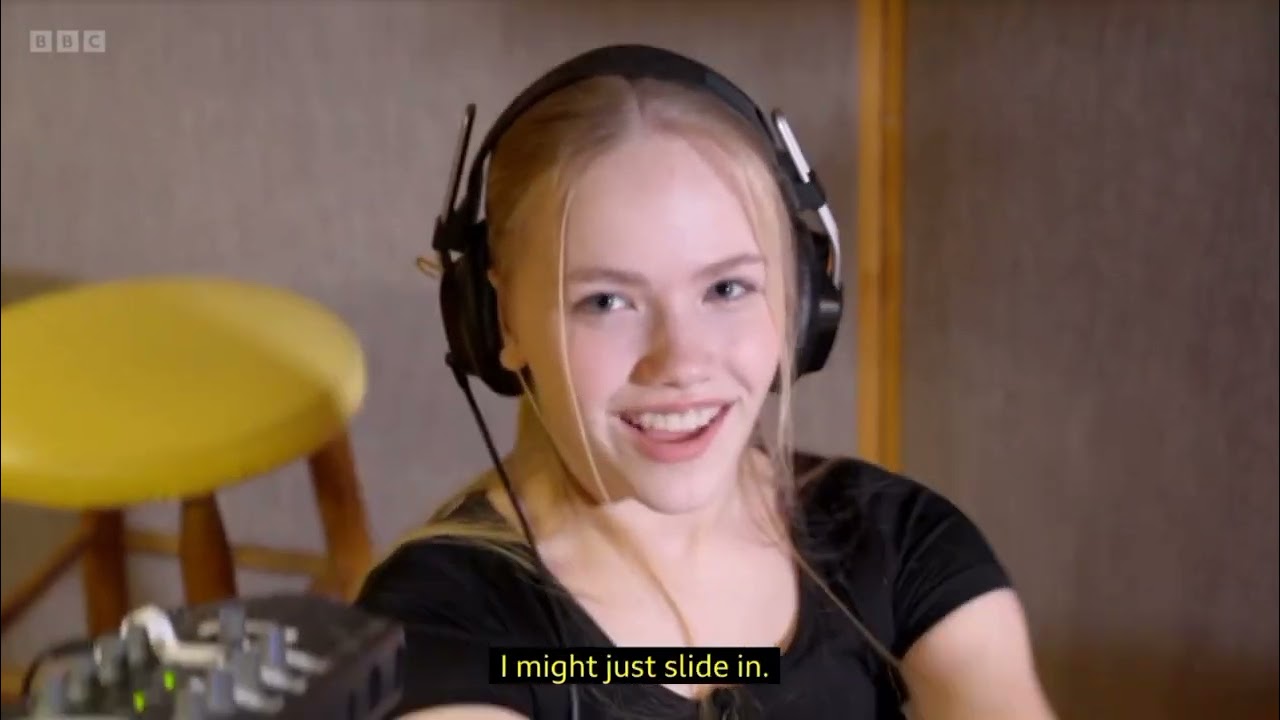 Freya Skye (🇬🇧 JESC 2022) recording Hittin' Heavy and Love Is A Lesson