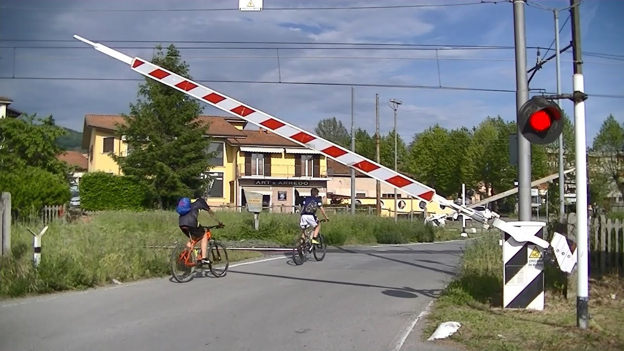 Spoorwegovergang Scorcetoli (I) // Railroad crossing // Passaggio a livello