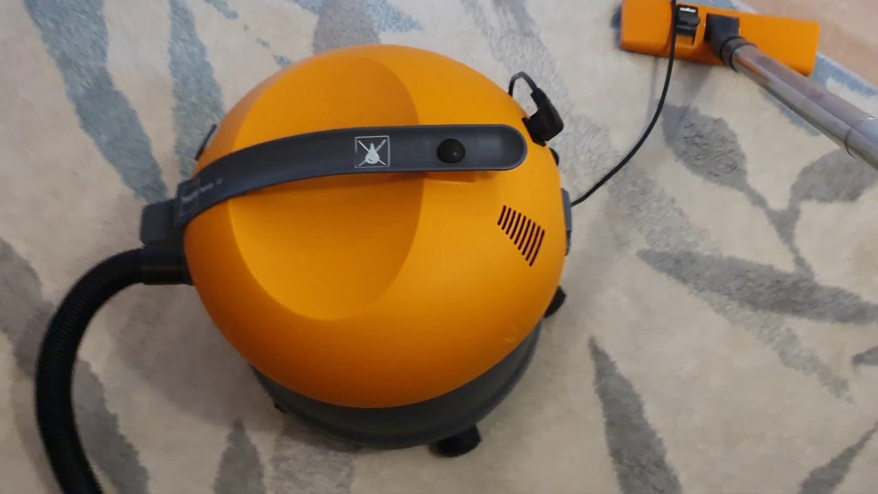 taski bora 12 commercial vacuum cleaner  vacuuming