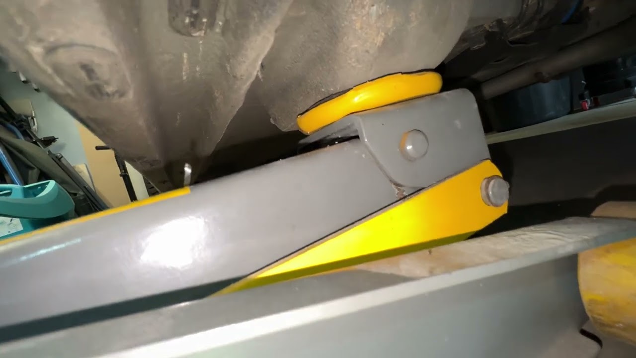 PKW Wagenheber ansetzen, Auto aufbocken - Fiat 500 hochbocken & sichern Hinterachse kurz und knapp