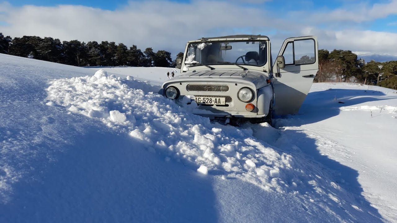 Uaz. Ride on the snow. Cool car 🚘