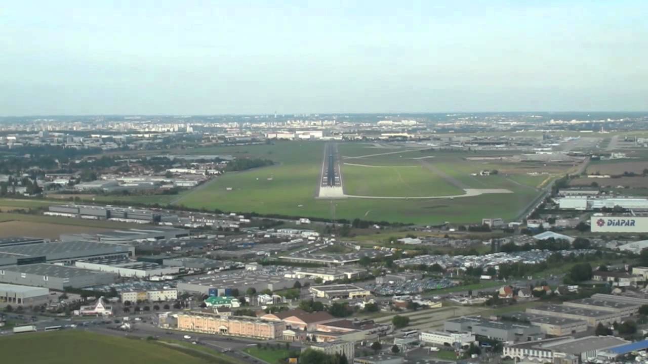 COCKPIT VIEW OF APPROACH AND LANDING AT PARIS ORLY