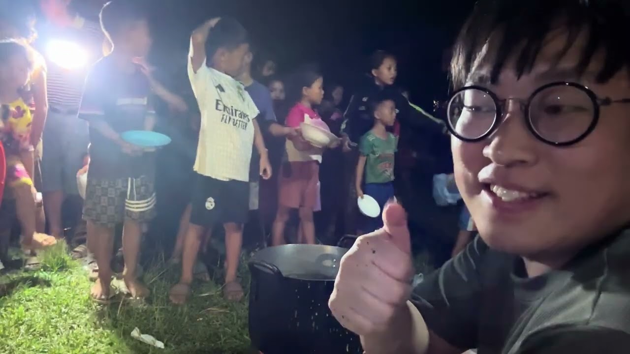 라오스 방비엥 빠꾸 몽족마을 치킨튀겨주기1
