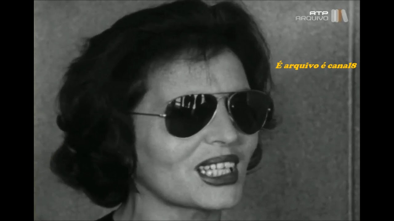 Amália Rodrigues -- Nem As Paredes Confesso - ( Entrevista, Regresso à Portugal )