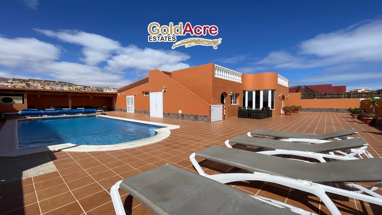 Caleta De Fuste - Large and Private Villa with heated Pool now for sale!