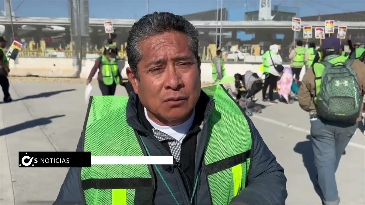 Migrantes se manifiestan en la garita de San Ysidro