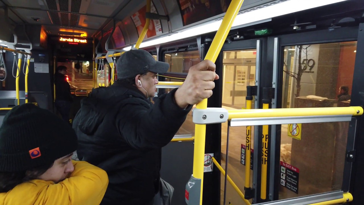 Toronto Late Night Bus Ride - Taking The TTC 505 Dundas Bus Into The Downtown Core At 10:00 PM - 4K