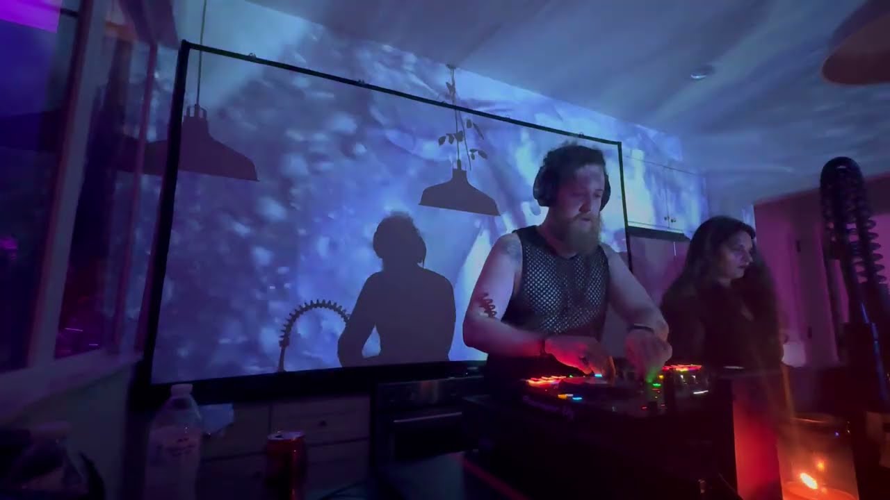 AV Empty Haus Set: Br&uuml;kko x VJ sstimuleye