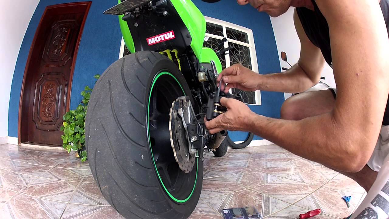 COMO TROCAR A PASTILHA DE FREIO DA Z 750 - ESSE TAL DE MOTA!!!