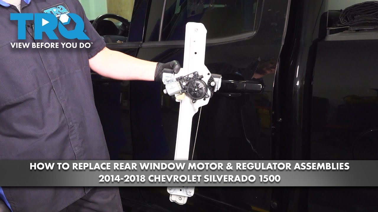 Как заменить мотор и регулятор заднего стекла в сборе на Chevrolet Silverado 1500 2014–2018 годов