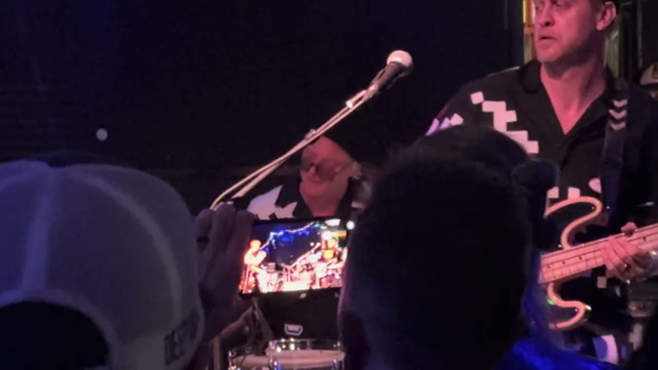 Gigabull - OuttaMyWAV (live) @ Surfside 7 