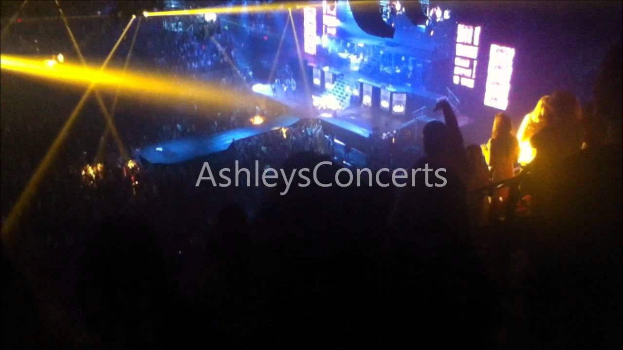 Justin Bieber - Baby (finale) - Live Rose Garden(Portland, OR) - 10.8.12.