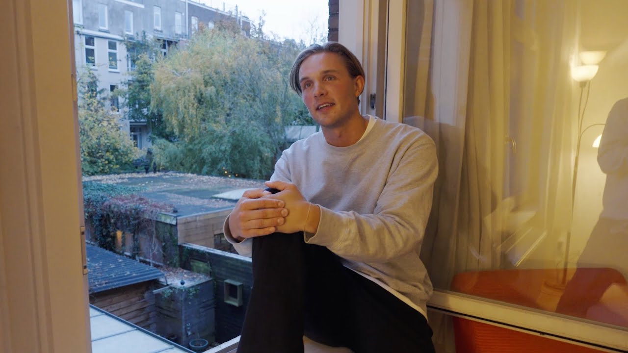 Jochem (26) woont tussen zijn ouders Miranda (63) en Job (63) | FANCLUB CENTRUM