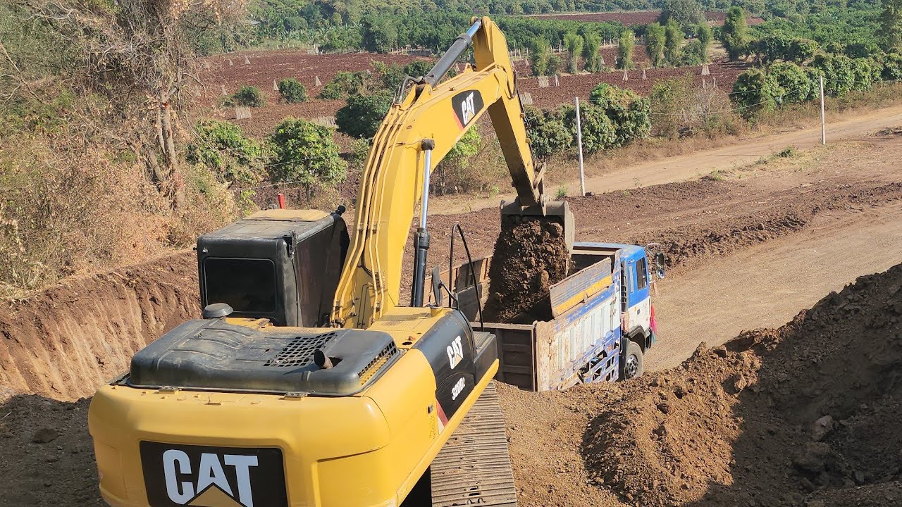  CAT 320d Excavator Loading Trucks | Machine digging  construction site #Day113