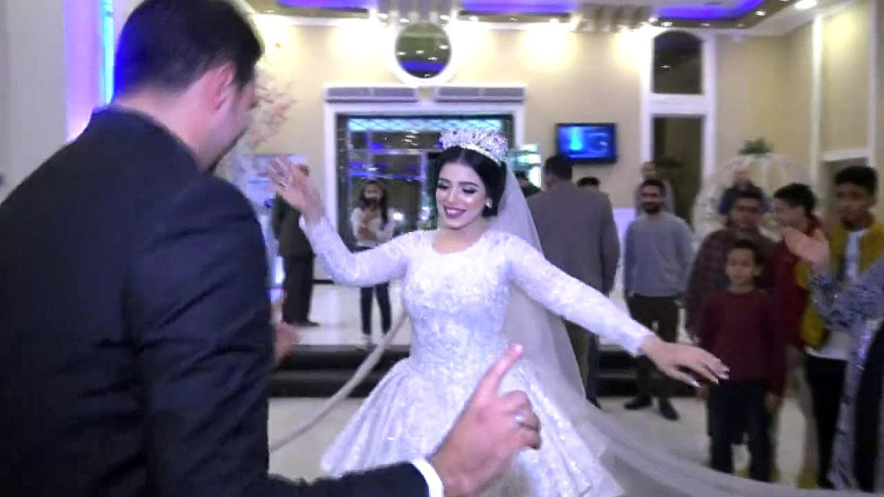 زفة عروسه وربنا  ما في احلى من خفة دمها اوتحدى .....ورقصهم جامد على المزمار الجاحد ومفاجئه غير عاديه