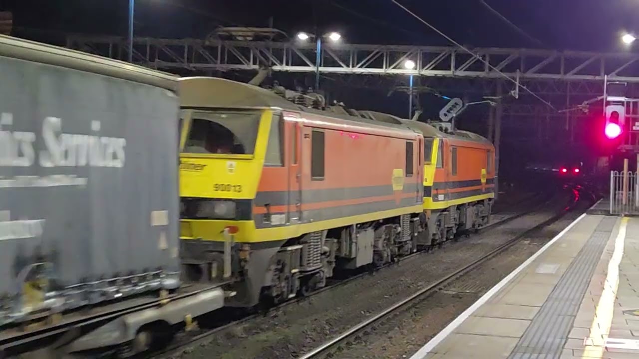 90008 & 90013 - 4S47 1915 Daventry IRFT to Mossend Pd Stirling - Skodas 74 late thru Stafford