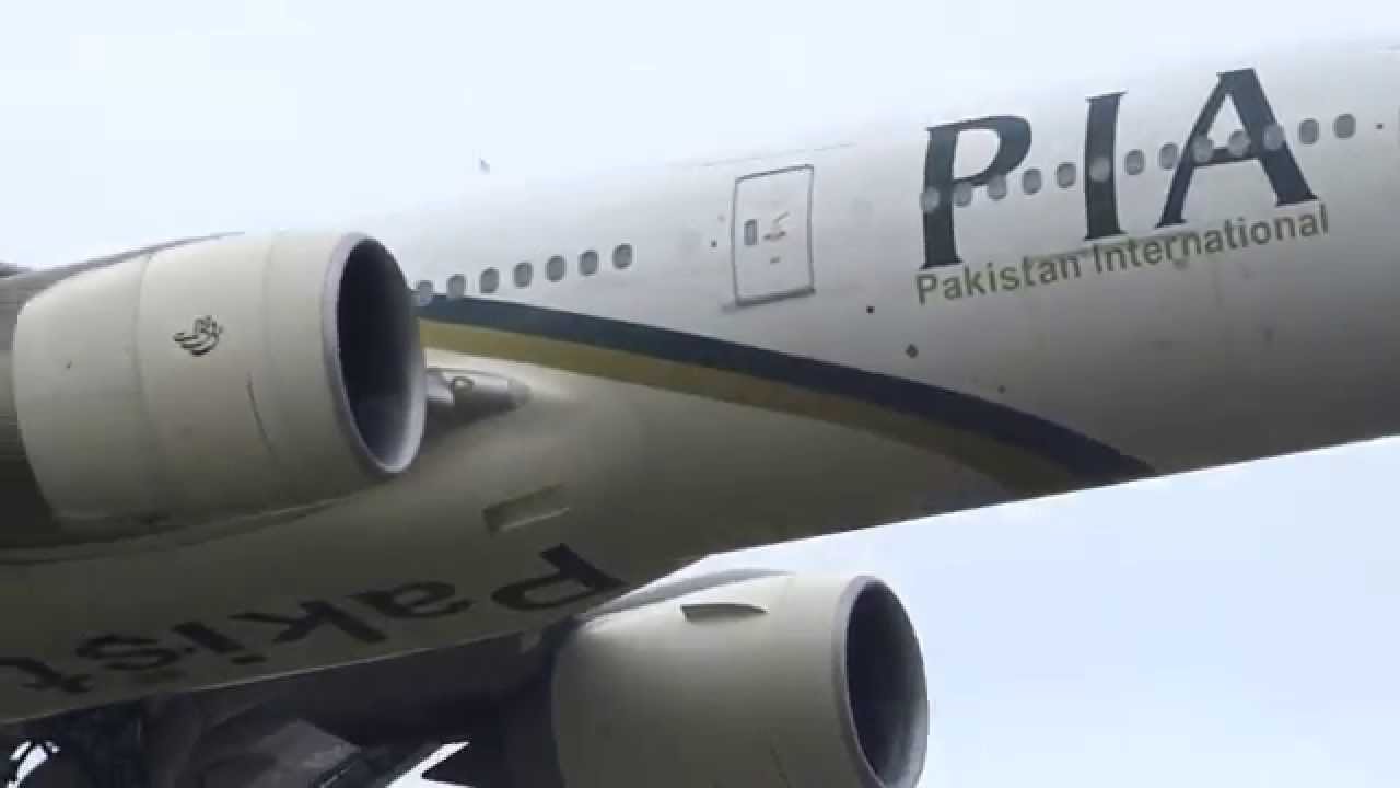PIA Pakistan Boeing 777-200 AP-BGK Landing at London Heathrow Airport
