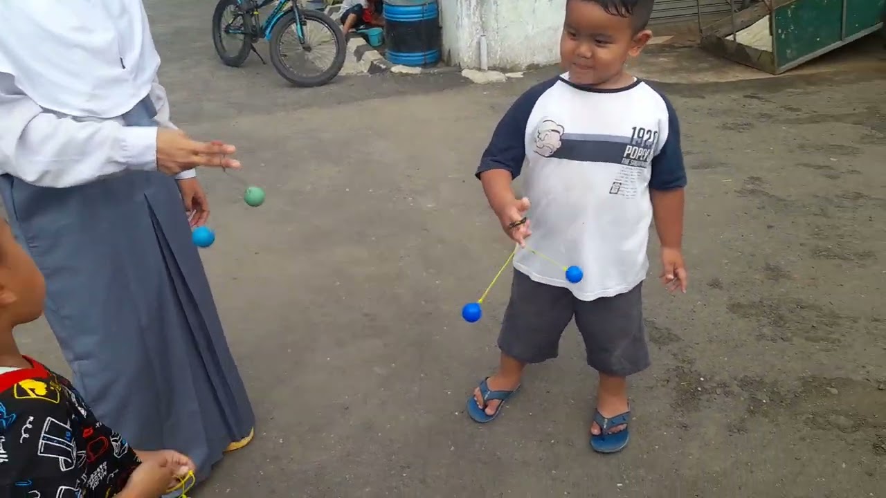 bocil lato-lato...
