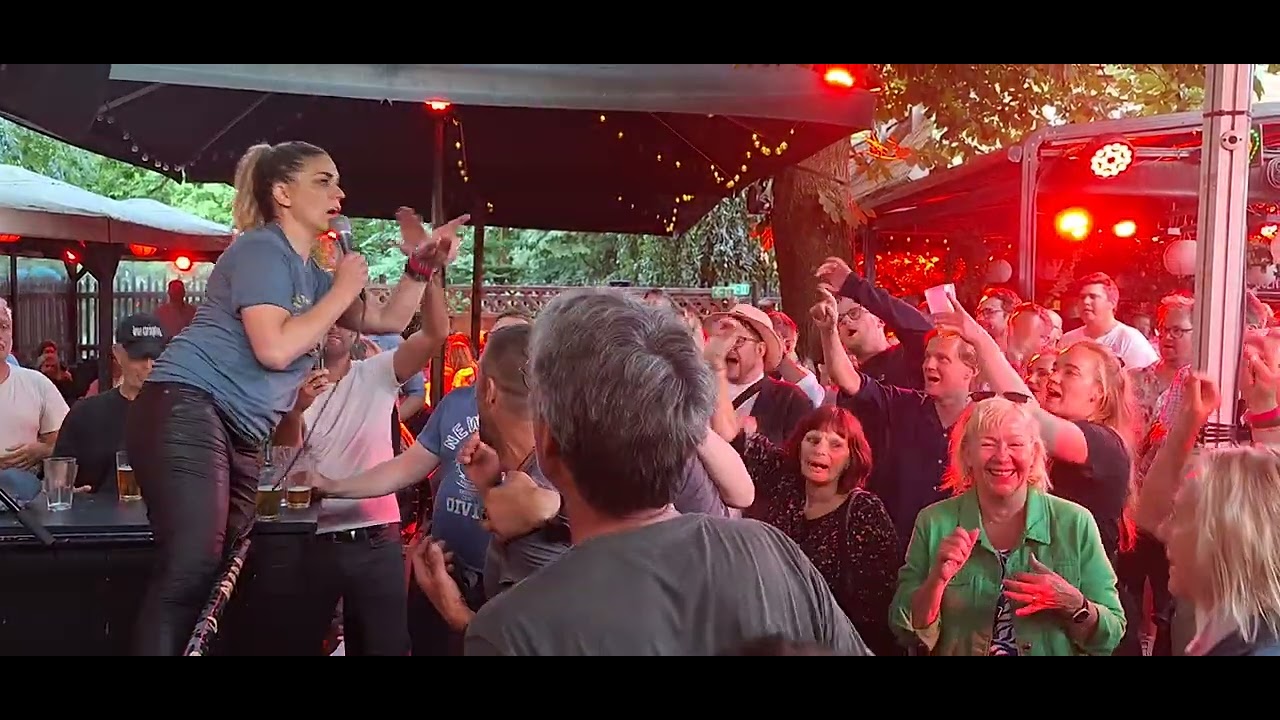 La Bamba/Twist and Shout Alexandra Jardvall