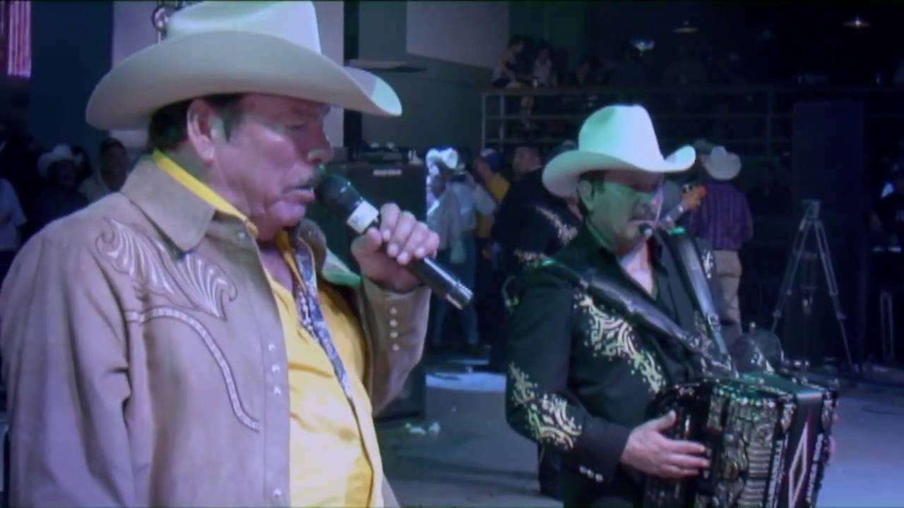 Los Invasores de Nuevo León 'El Reencuentro' Vol 2 en Vivo - Me Rompieron Tu Retrato