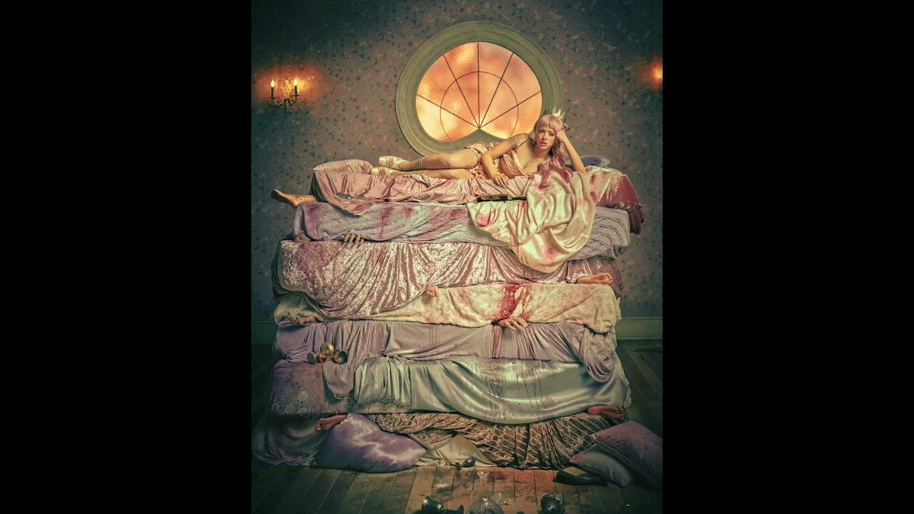 Garbage - Melanie Martinez ( Concept audio)