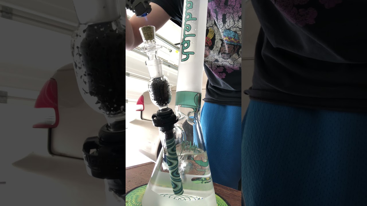 19 inch Medium Illadelph Frosted Teal Gallery Label Beaker with Ace-Labz Downstem
