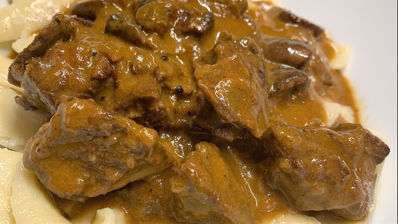 Rahmgulasch mit Pilzen aus dem Dutch Oven