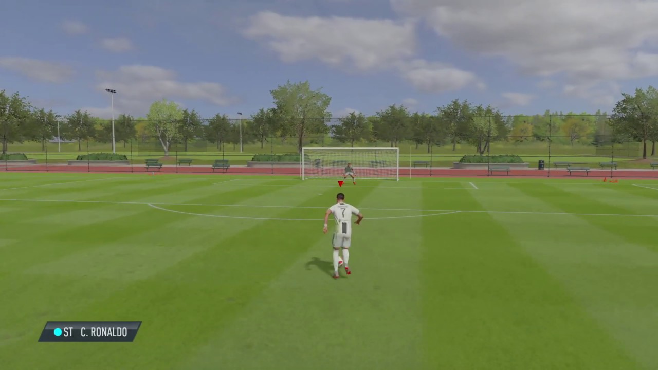 FIFA 19 SKILL MOVES - Ball Roll & Flick Right (while running)