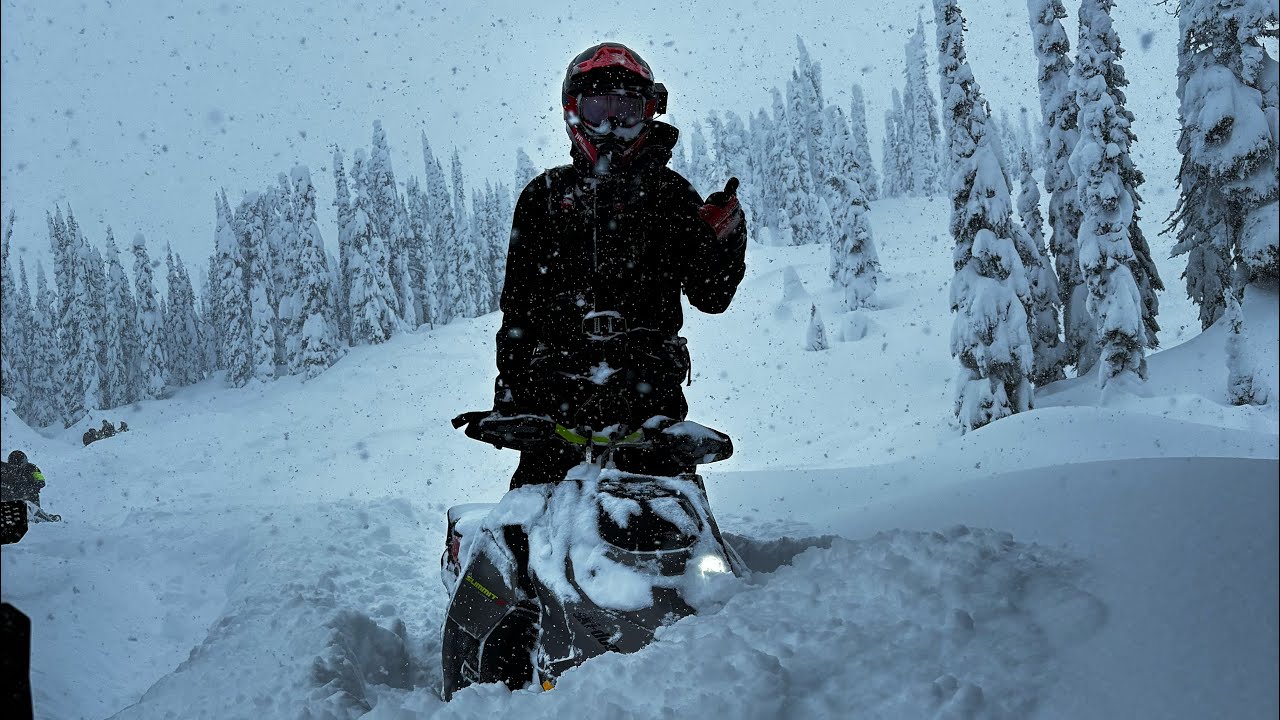 Revelstoke 2024 - Chasing Snowbikes