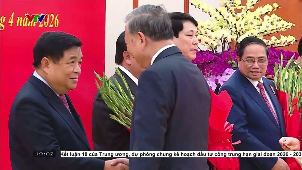 Tổng B&iacute; thư T&ocirc; L&acirc;m trao tặng Hu&acirc;n chương cao qu&yacute; cho c&aacute;c l&atilde;nh đạo Đảng, Nh&agrave; nước v&agrave; c&aacute;n bộ cấp cao