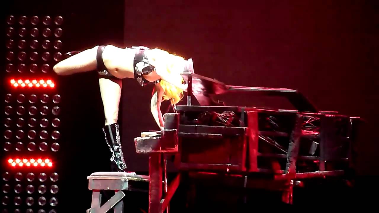 Lady Gaga - You And I [The Monster Ball @ Malmö Arena, 19/11, 2010] HD