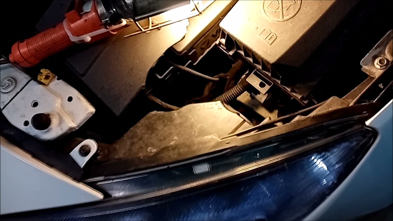 Opel Astra J замена ламп ксенона//Opel Astra J replacement of xenon lamps.