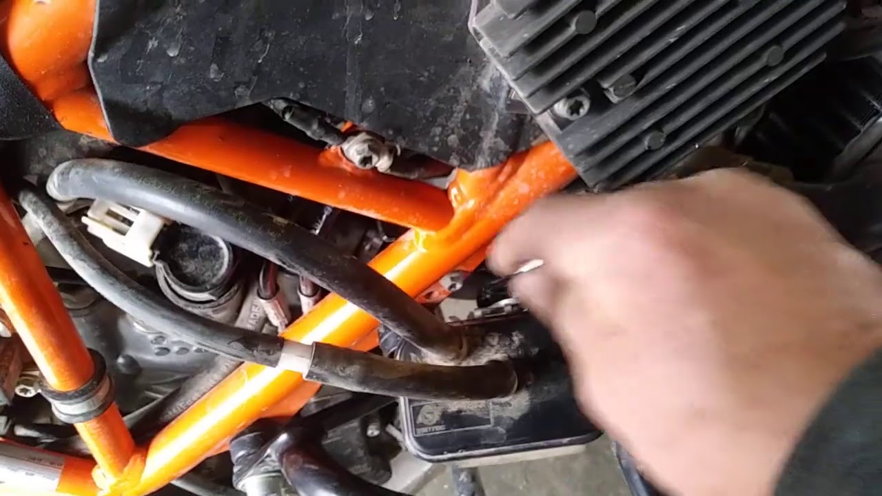 KTM 690: «Самое простое» снятие глушителя SAS???