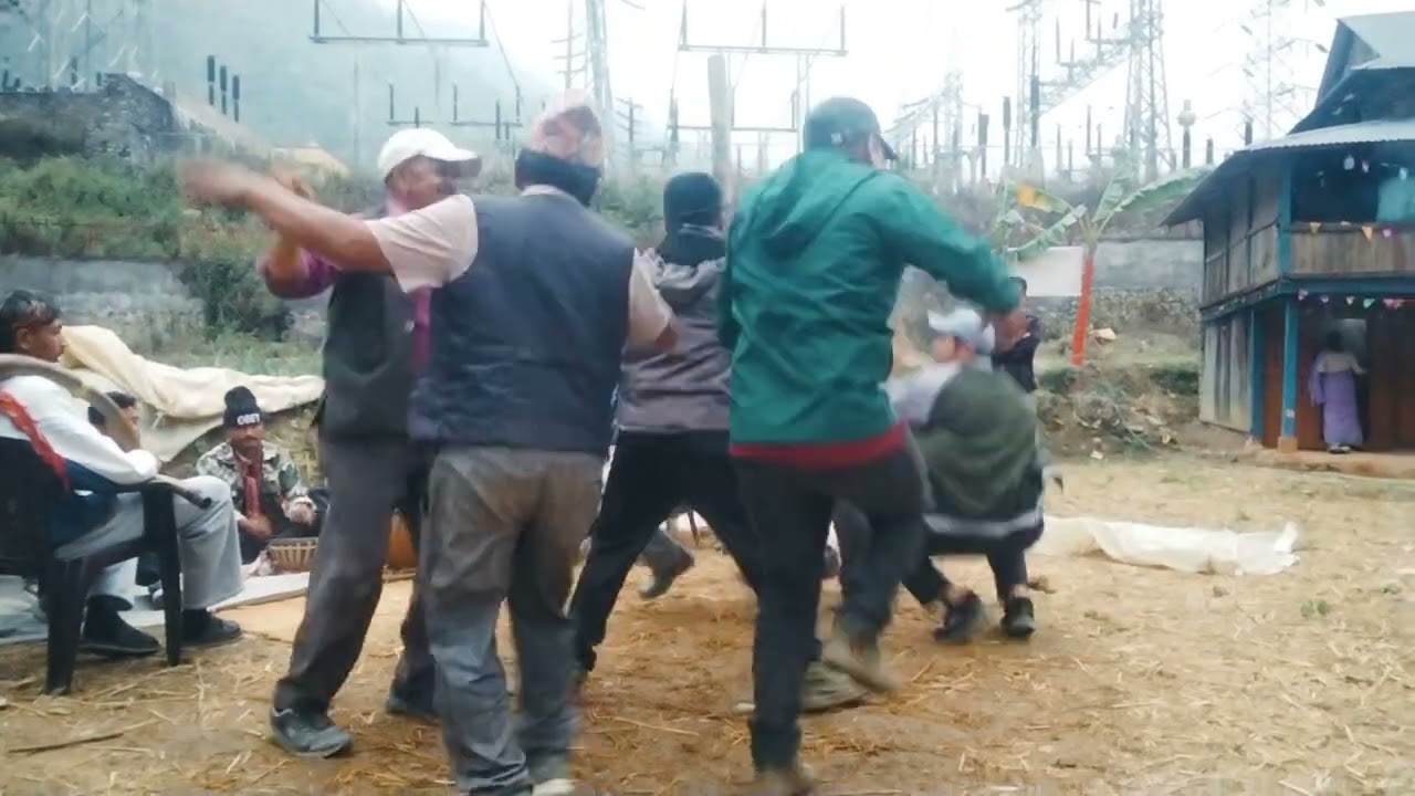 काम गर्ने इटाप 👍👍 निम्ताहरूलाई उम्काएर घर आउने बेलामा हल्का नाच्दिएको हो 🥸😎🥸