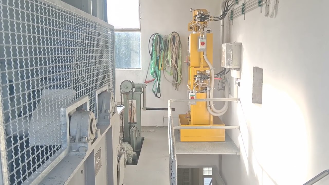 So funktioniert die Wehranlage am WKW Biessenhofen (2 Rollschützen mit Fischbauchklappenaufsätzen)