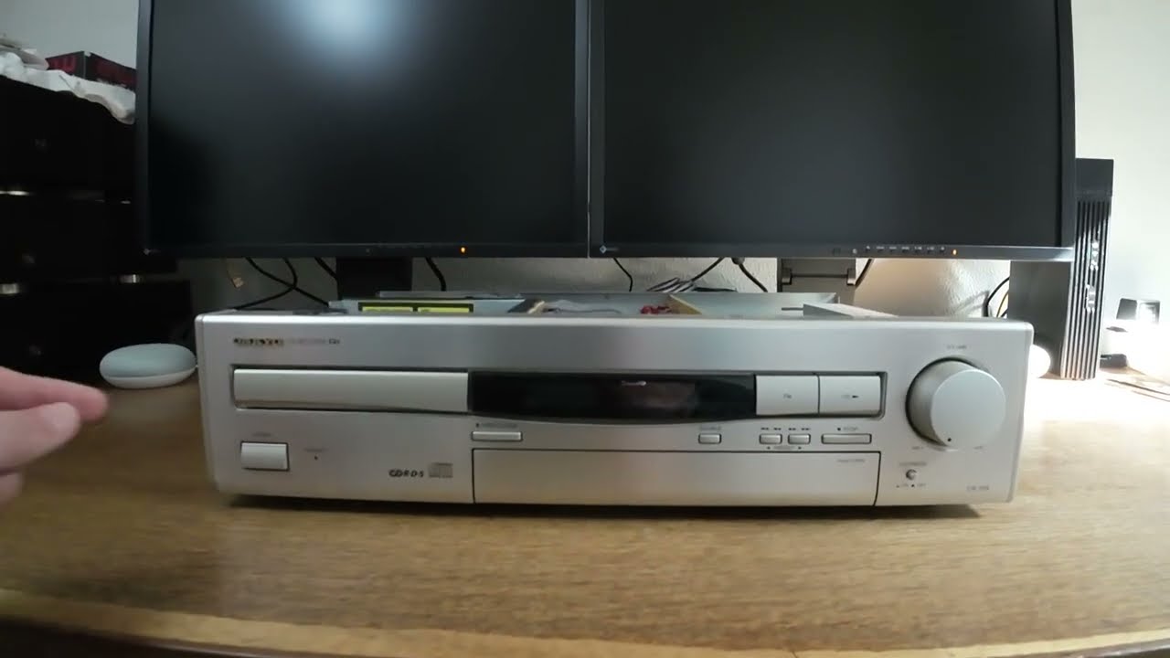 ONKYO CR-70R (Silver version) - A very well build 'All-in-One'