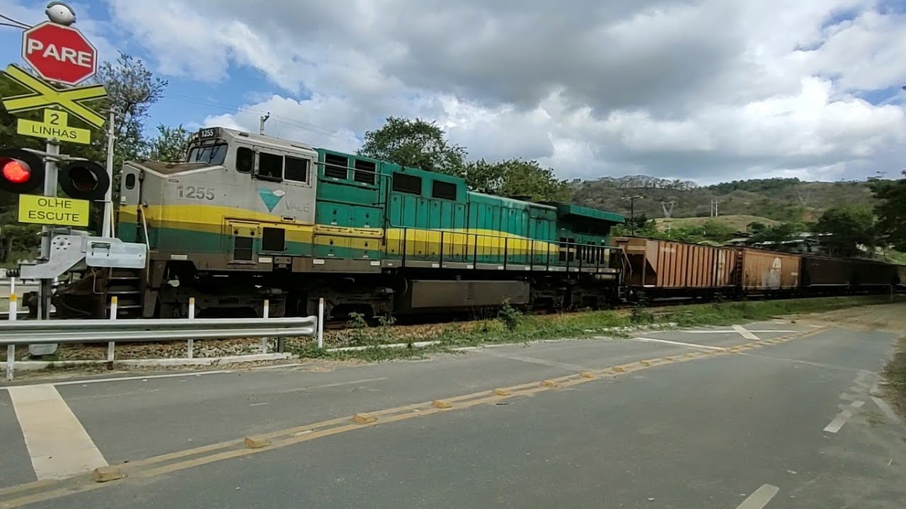 Trem Graneleiro Arrancando Descendo de Resplendor MG Após a Troca do Turno dos Maquinistas.