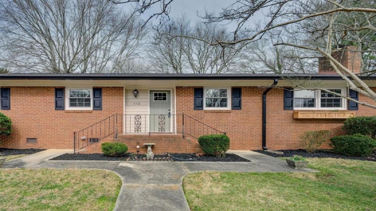 110 Scottsmoor Drive, Charlotte, NC Presented by Carl Maree.