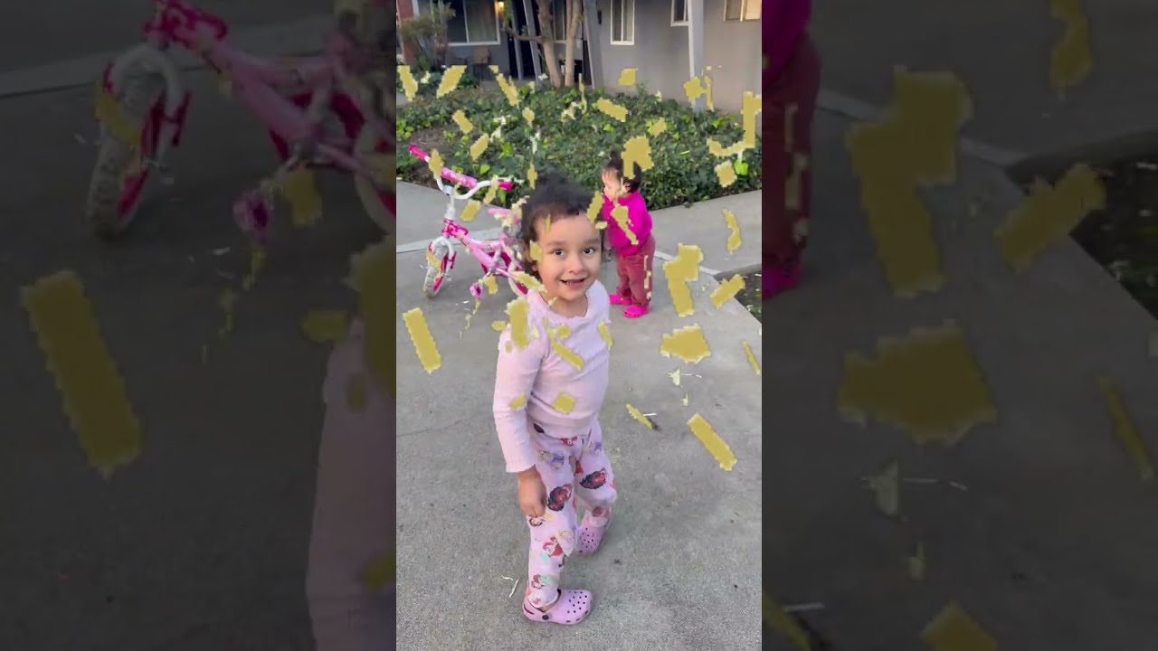  Confeti y risas en el driveway #kids #family #fannyvideo 