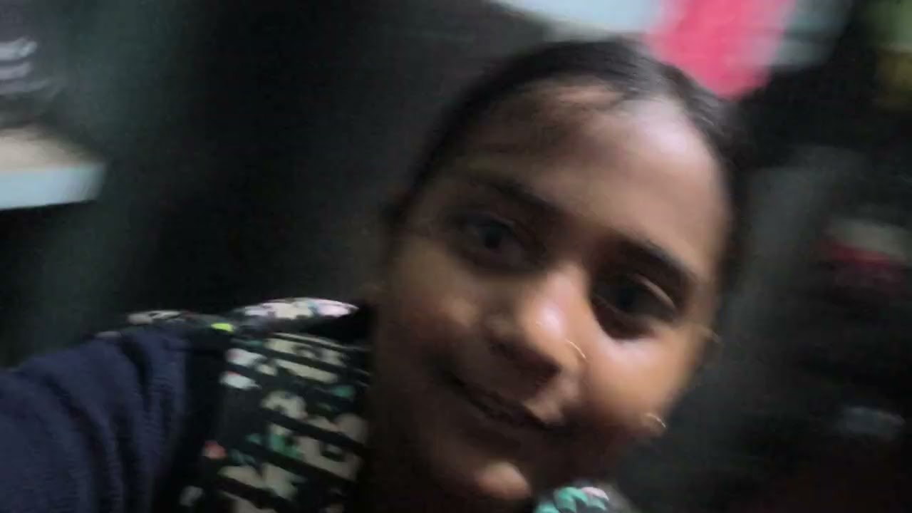 Rani Pagal Ke thara Harkat kar rahi hain 